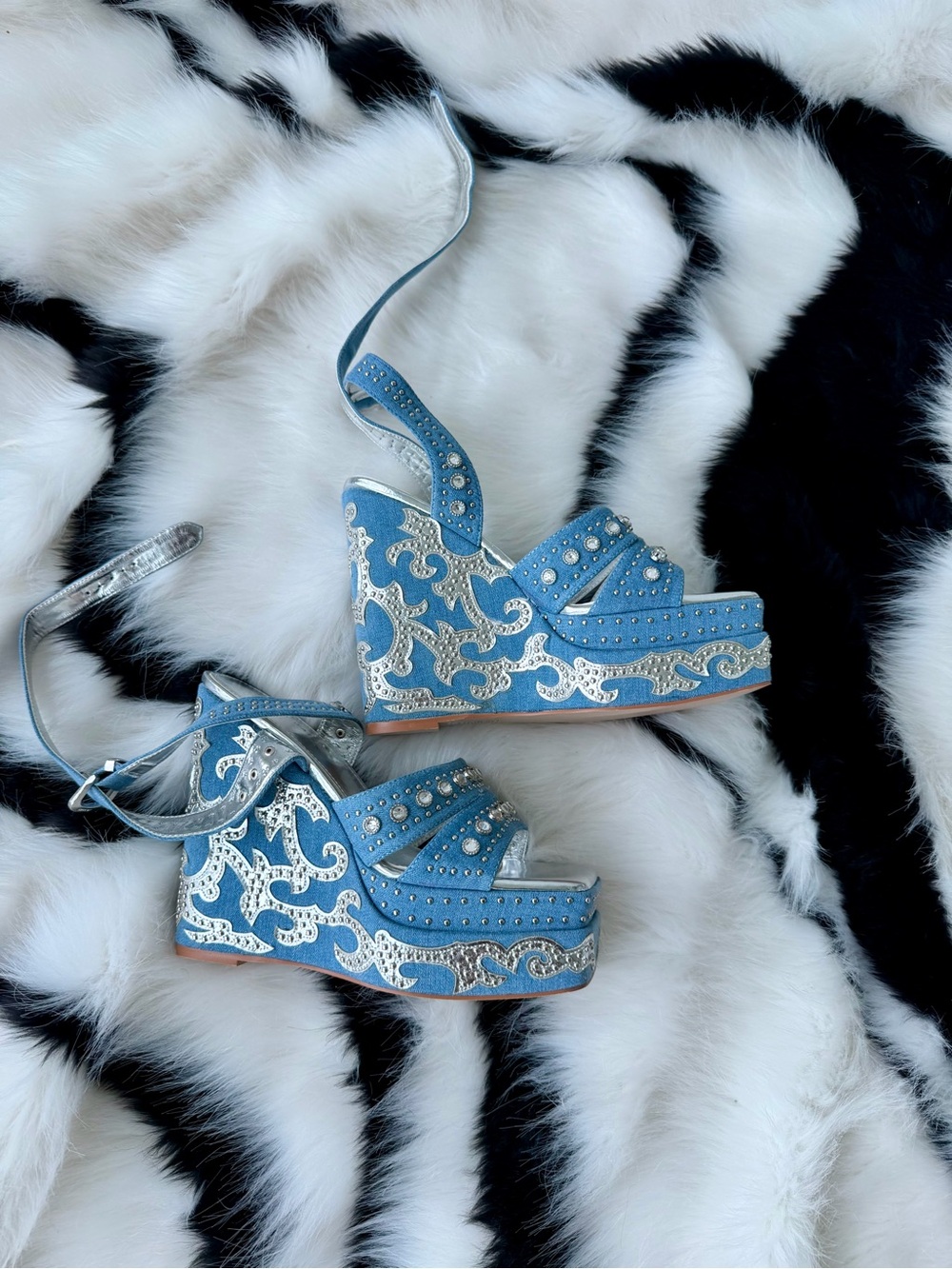 AKIRA Azalea Wang Nutmeg Embellished Denim Wedge Sandals Size 8, NEVER WORN - Picture 8 of 8